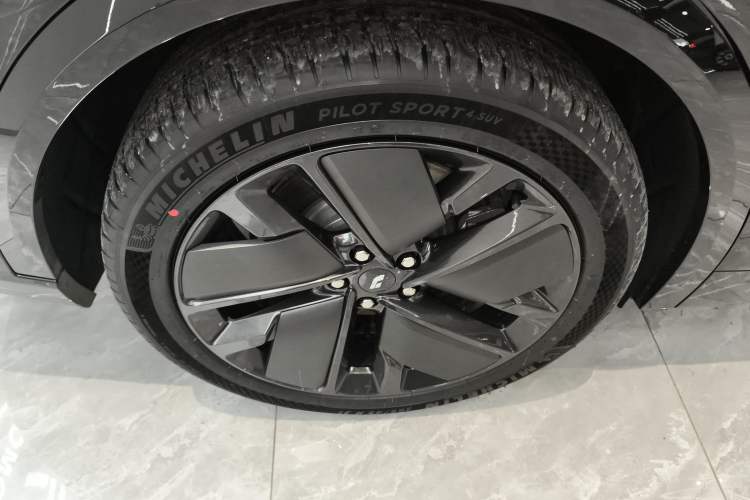 Used Li Auto L9 2025 Pro Smart Refresh Edition
