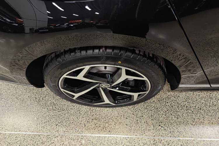 Used Volkswagen Magotan 2023 2 Million Units Limited Edition 330TSI DSG Leading Version