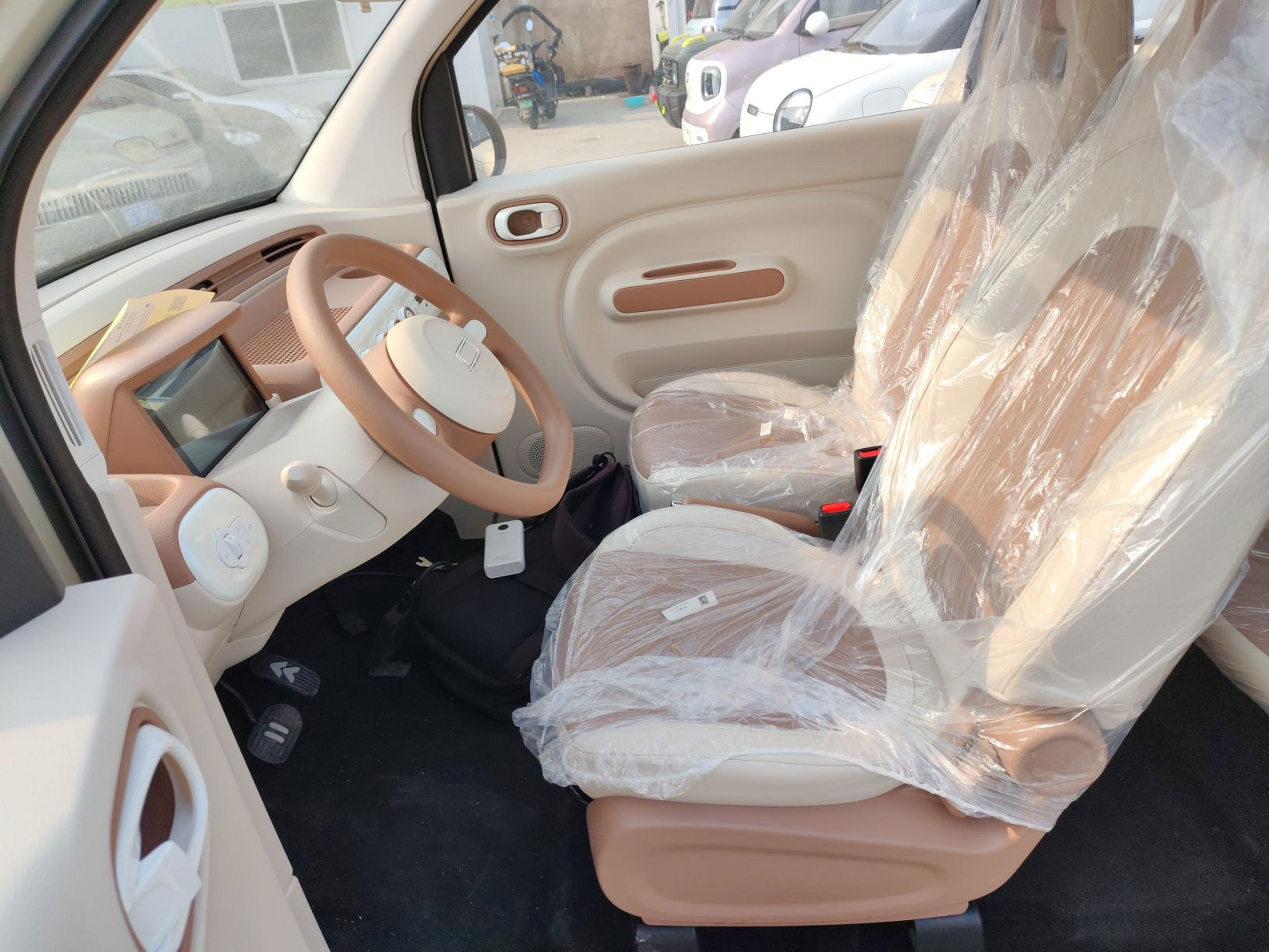 المقاعد الأمامية داخل السيارة