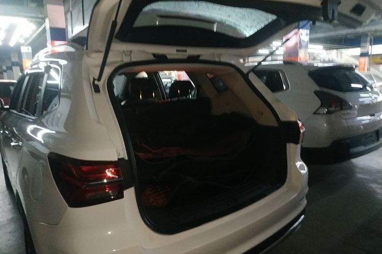 Used Roewe RX5 2016 20T Two-Wheel Drive Automatic Internet Smart Edition
