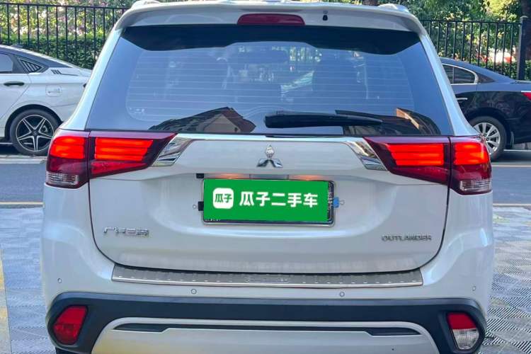 Used Mitsubishi Outlander 2019 2.0L Two-Wheel Drive Comfort Edition 7-Seater China VI Standard