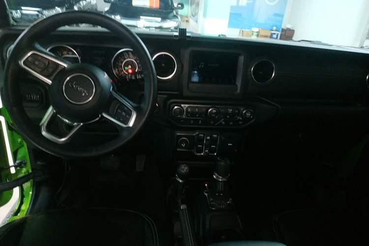 Used  Wrangler 2019 2.0T Sahara Four-Door Version China VI Emission Standard
