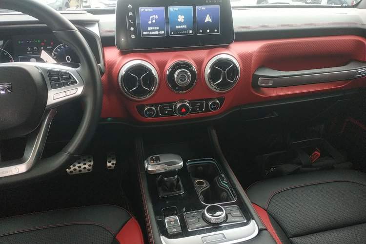 Used  BJ40 2023 2.0T Automatic Four-Wheel Drive Urban Hunter Edition Chivalrous Type
