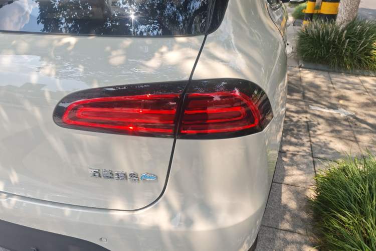 Used Wuling Bingo PLUS 2024 330 km Range Five-Seater Version
