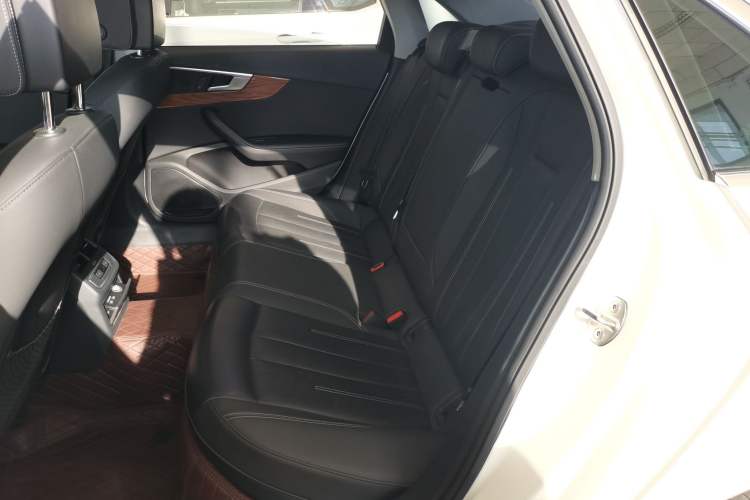 Used Audi A4L 2020 40 TFSI quattro Luxury Prestige Edition
