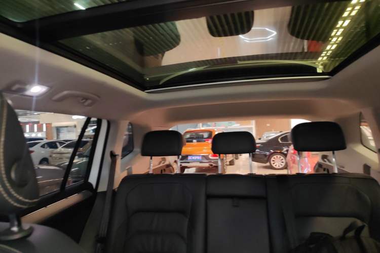 Used Volkswagen Tiguan L 2020 330TSI Automatic Two-Wheel Drive Smart Luxury Edition China VI Standard
