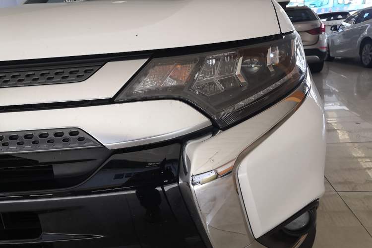 Used Mitsubishi Outlander 2019 2.4L 4x4 Zhi Xiang Edition 5 Seats China VI Standard