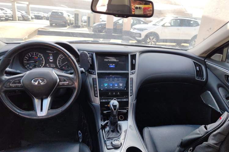 Used Infiniti Q50L 2018 2.0T Enjoyment Version China VI Standard