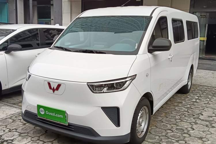 Used Wuling Yangguang 2024 300km Comfort-Grade Passenger Van 60kW
