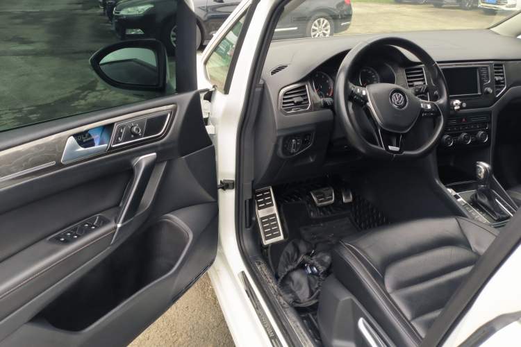 Used Volkswagen Golf Sportsvan 2016 230TSI Automatic Luxury Version
