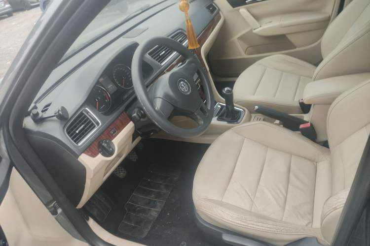 Used Volkswagen Lavida 2013 Restyled Classic 1.6L Manual Comfort Edition