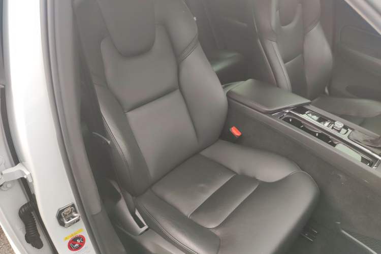 Used Volvo XC60 2019 T5 4x4 Smart Edition China VI Standard
