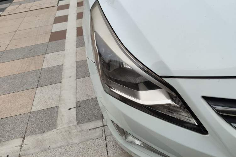 Used Hyundai Verna (older generation) 2014 1.4L Manual Smart GLS Trim
