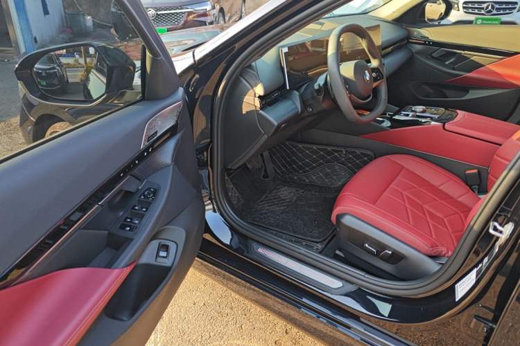 Used BMW 5 Series 2024 525Li Luxury Package
