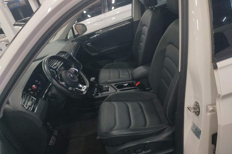 Used Volkswagen Tiguan L 2021 330TSI Automatic Two-Wheel Drive R-Line Enhanced Edition
