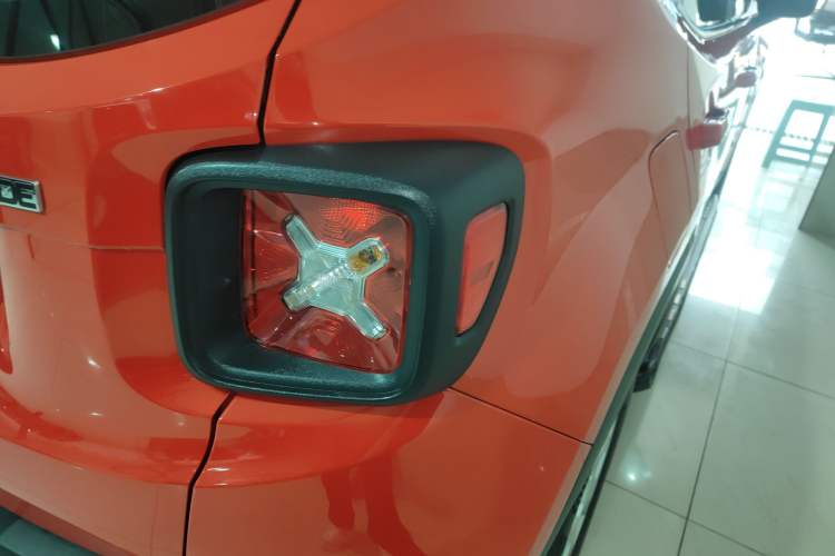 Used  Renegade 2021 220T Automatic Elite Edition