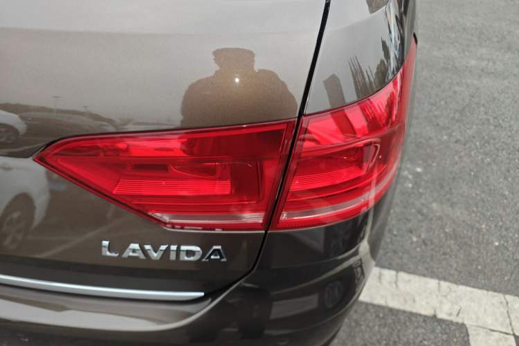 Used Volkswagen Gran Lavida 2013 1.6L Automatic Comfort Model
