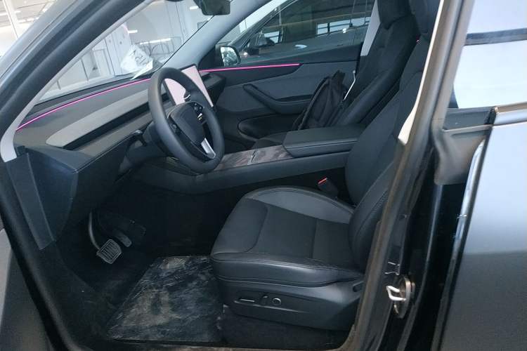 Used Tesla Model Y 2025 Rear-Wheel-Drive Version
