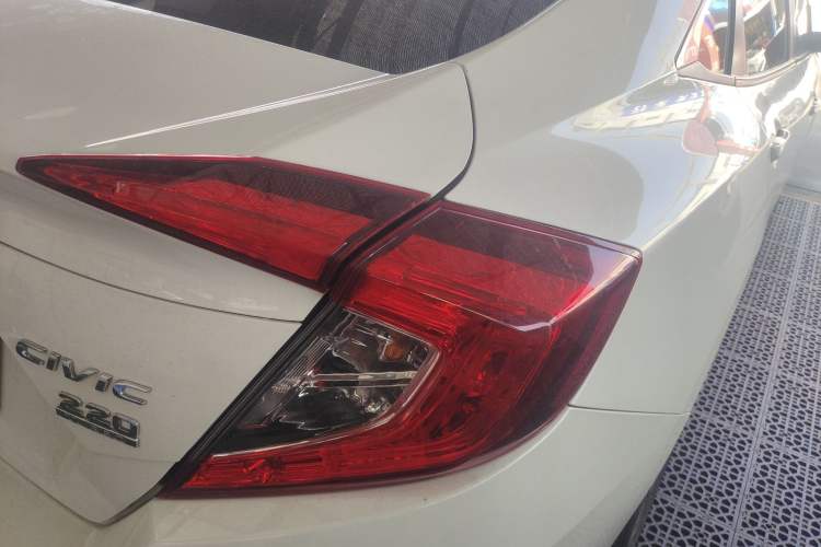 Used Honda Civic 2016 220TURBO CVT Luxury Edition
