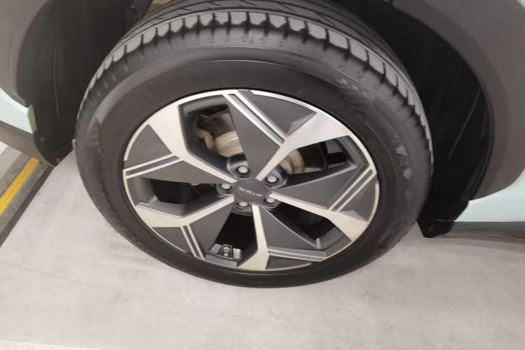 Used AION V 2021 Plus 70 Super Fast Charging Version Ternary Lithium
