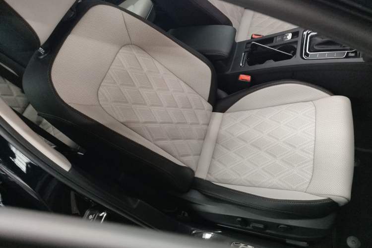 Used Volkswagen Magotan 2023 2 Million Units Commemorative Edition 330TSI DSG Luxury Version