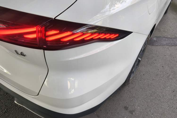 Used  L6 2023 125km MAX
