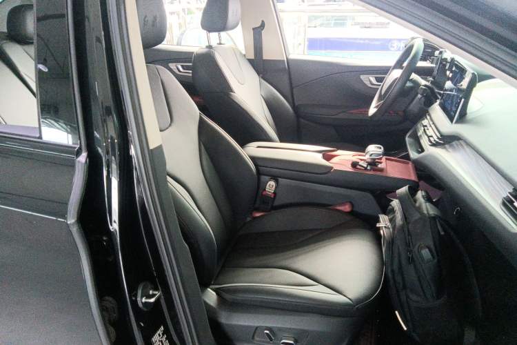 Used Hongqi E-QM5 2024 610 km PLUS
