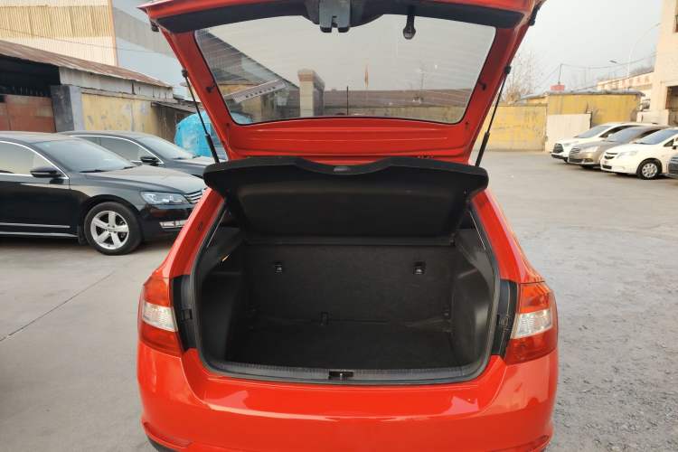 Used Skoda Rapid Spaceback 2016 Revised Version 1.6L Manual Front-Drive Edition
