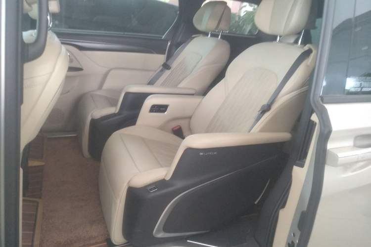 Used Buick GL8 2022 ES Land Cruiser 653T Luxury Model
