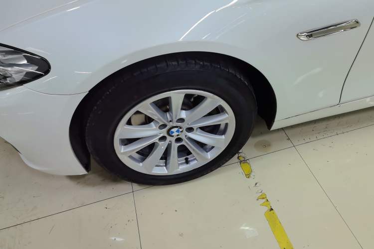 Used BMW 5 Series 2015 520i Elegant Edition
