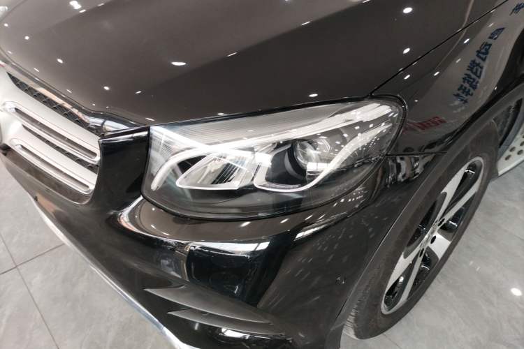 Used Mercedes-Benz GLC 2018 GLC 260 4MATIC Luxury Model
