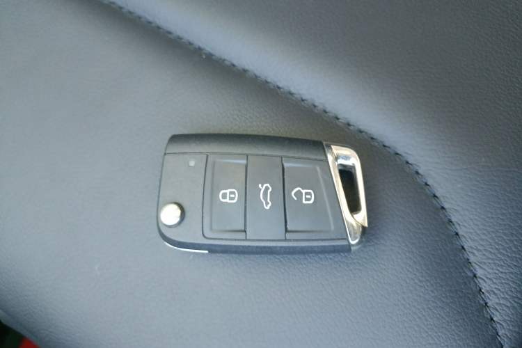 Used Volkswagen Tiguan L 2019 330TSI Automatic Two-Wheel Drive Smart Luxury Version China VI Standard
