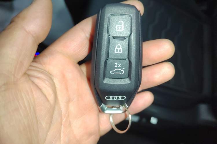 Used Audi Q6L e-tron 
