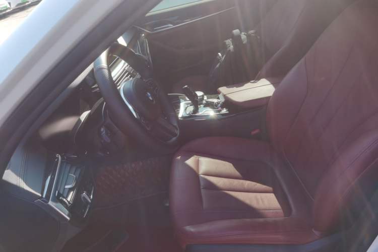 Used BMW 5 Series 2019 Facelifted 530Li Leading Edition M Sport Package
