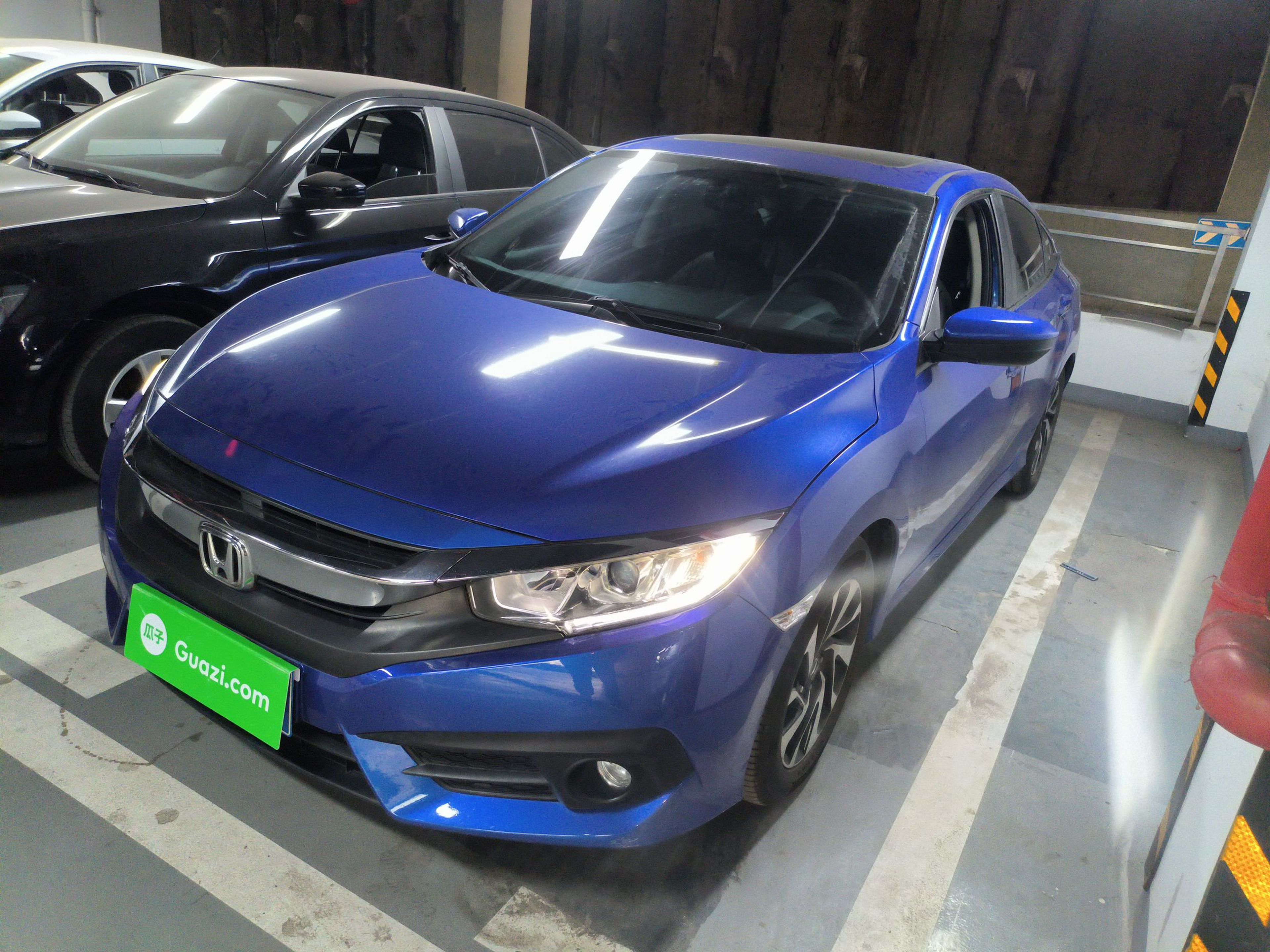 Под передней частью автомобиля