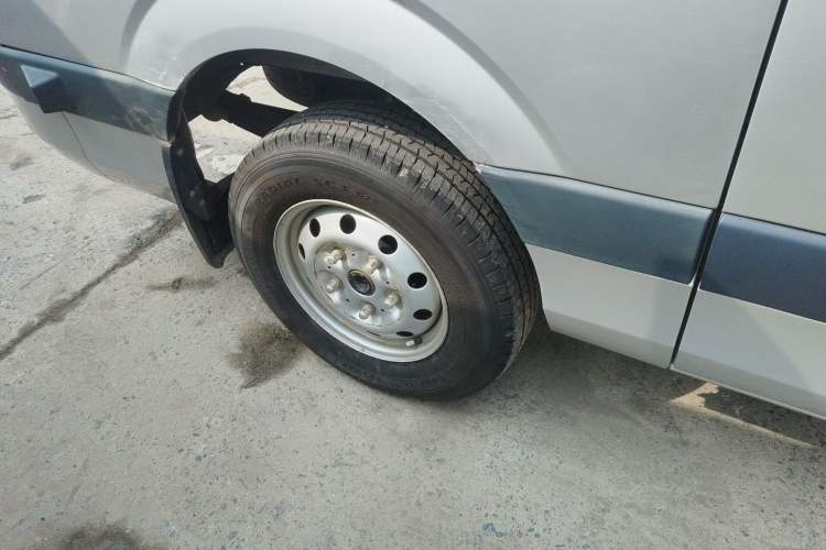 Used Foton Toano 2022 2.0T Manual Tongtu Van Long Wheelbase Mid-Roof Design Rear Single Tire 3-Seater 4F20TC3
