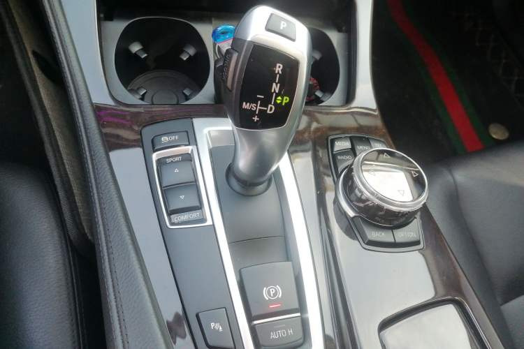 Used BMW 5 Series 2017 525Li Leading Model
