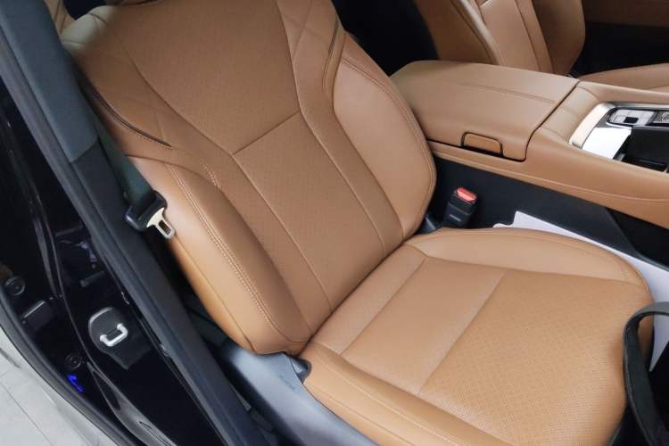 Used Toyota Alphard 2024 Dual-Engine 2.5L Deluxe Edition
