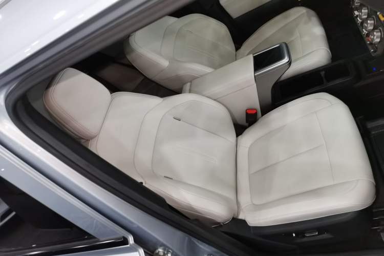 Used  V23 2025 501 Four-Wheel Drive Advanced Version
