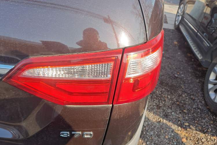 Used Dongfeng Fengon 370 2016 1.5L Manual Standard Edition SFG15-05 7 Seats
