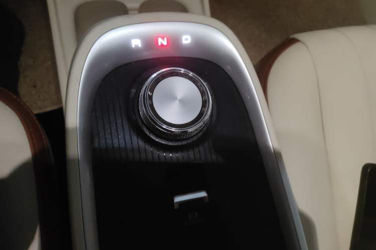 Used ORA Good Cat 2022 Morandi Edition 400km Standard Range Luxury Version Lithium-Ion Battery