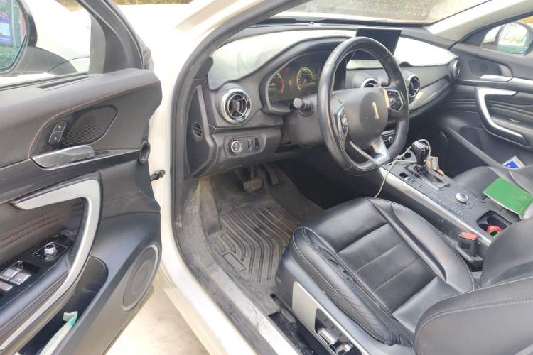 Used Wey VV7 2017 2.0T Ultra-Luxury Version
