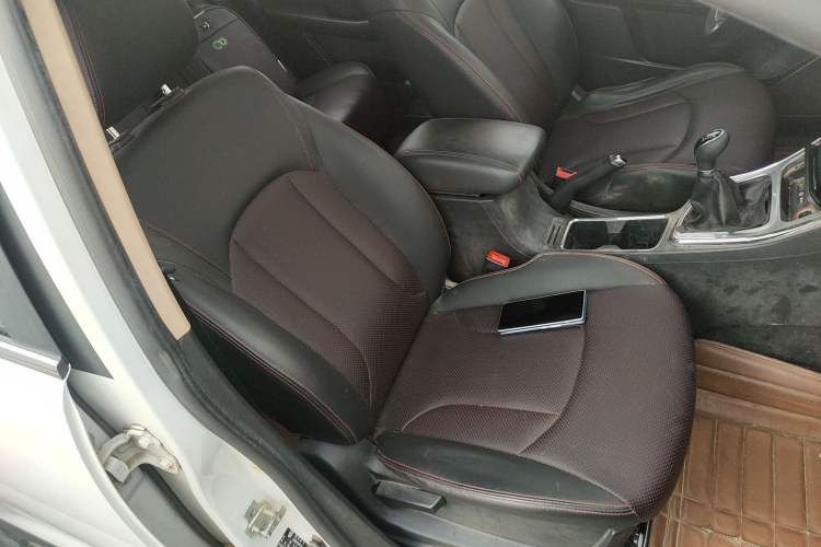 Used Baojun 560 2015 1.8L Manual Luxury Model
