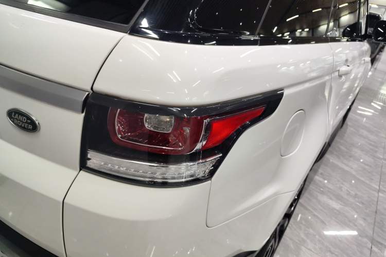 Used Land Rover Range Rover Sport 2014 3.0 V6 SC Gasoline Version HSE
