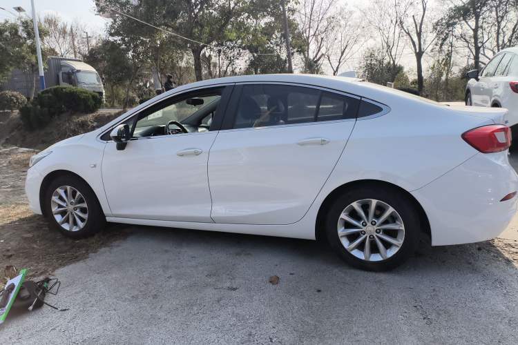 Used Chevrolet Cruze 2017 1.5L Automatic Pioneer Sunroof Edition