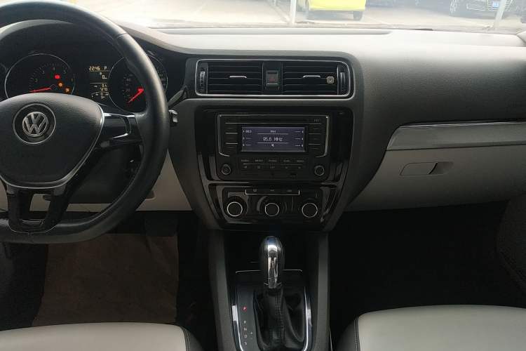 Used Volkswagen Sagitar 2015 1.6L Automatic Comfort Model