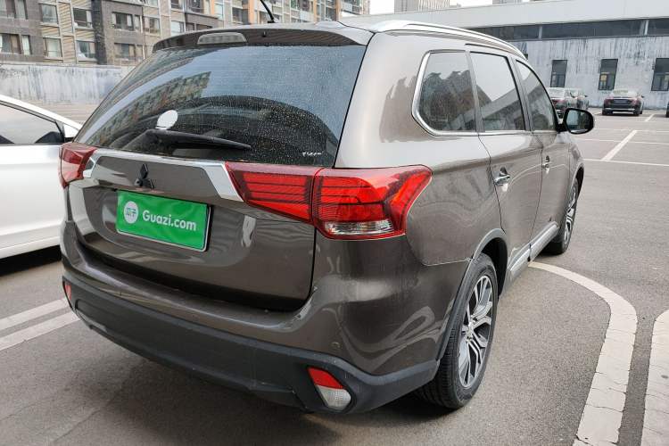 Used Mitsubishi Outlander 2016 2.4L 4x4 Luxury Edition 7-Seater