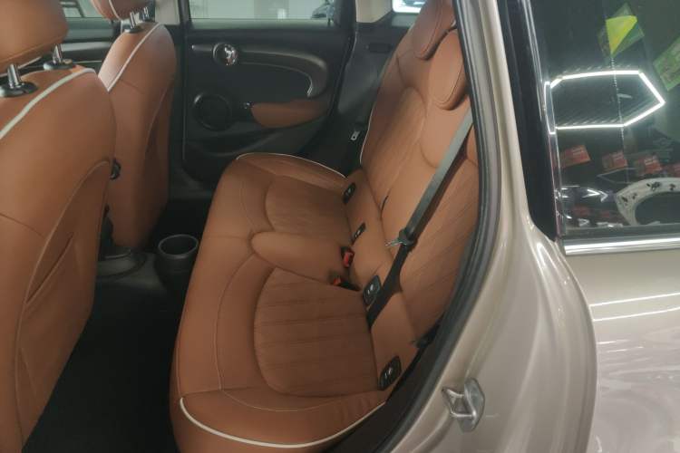 Used  MINI 2022 Updated 1.5T COOPER Artist Five-Door Edition
