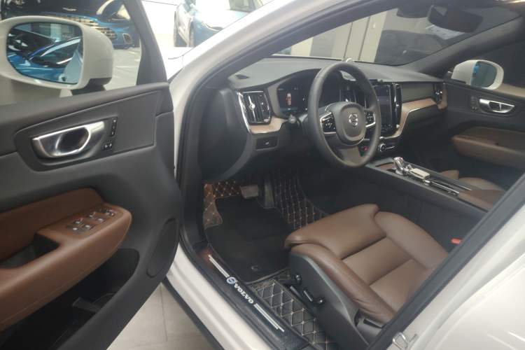 Used Volvo XC60 2024 B5 4x4 Smart Luxury Edition
