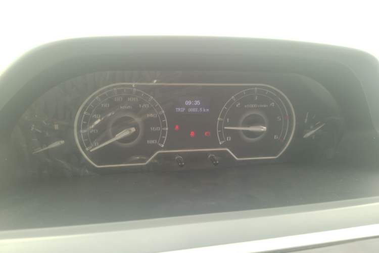 Used SAIC MAXUS Xintu V80 2021 2.0T Manual Classic Aoyuntong Short Wheelbase Ultra-Low Roof 5/6-Seater